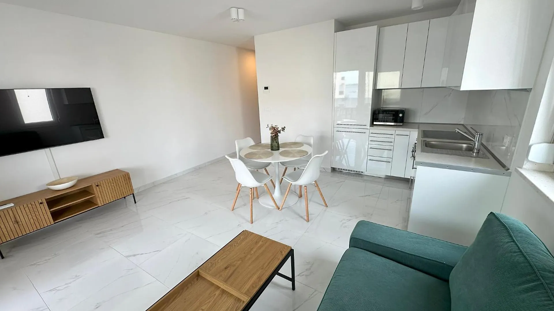 Beautiful New Palmtree Apartments Vir