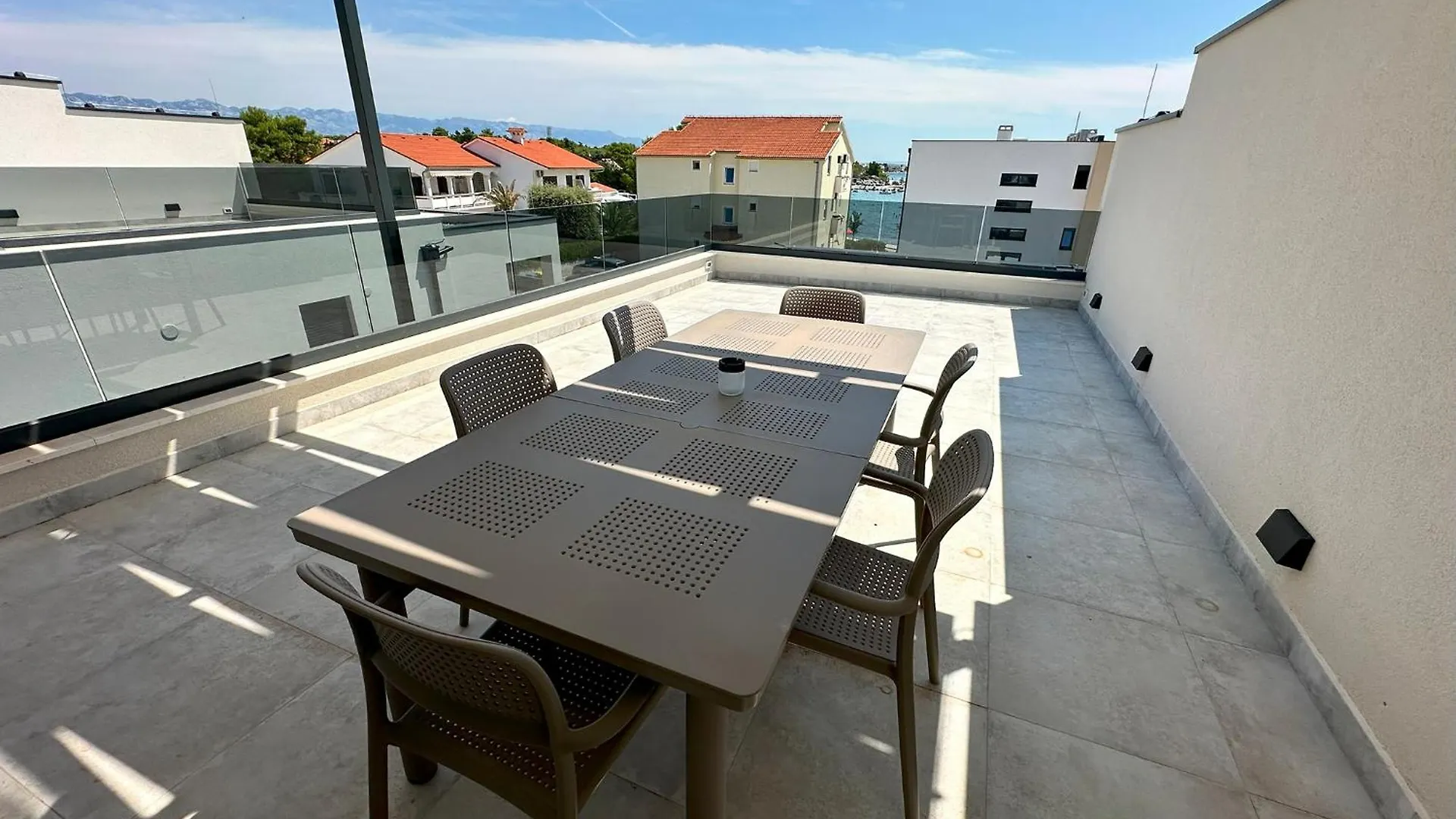 Beautiful New Palmtree Apartments Vir