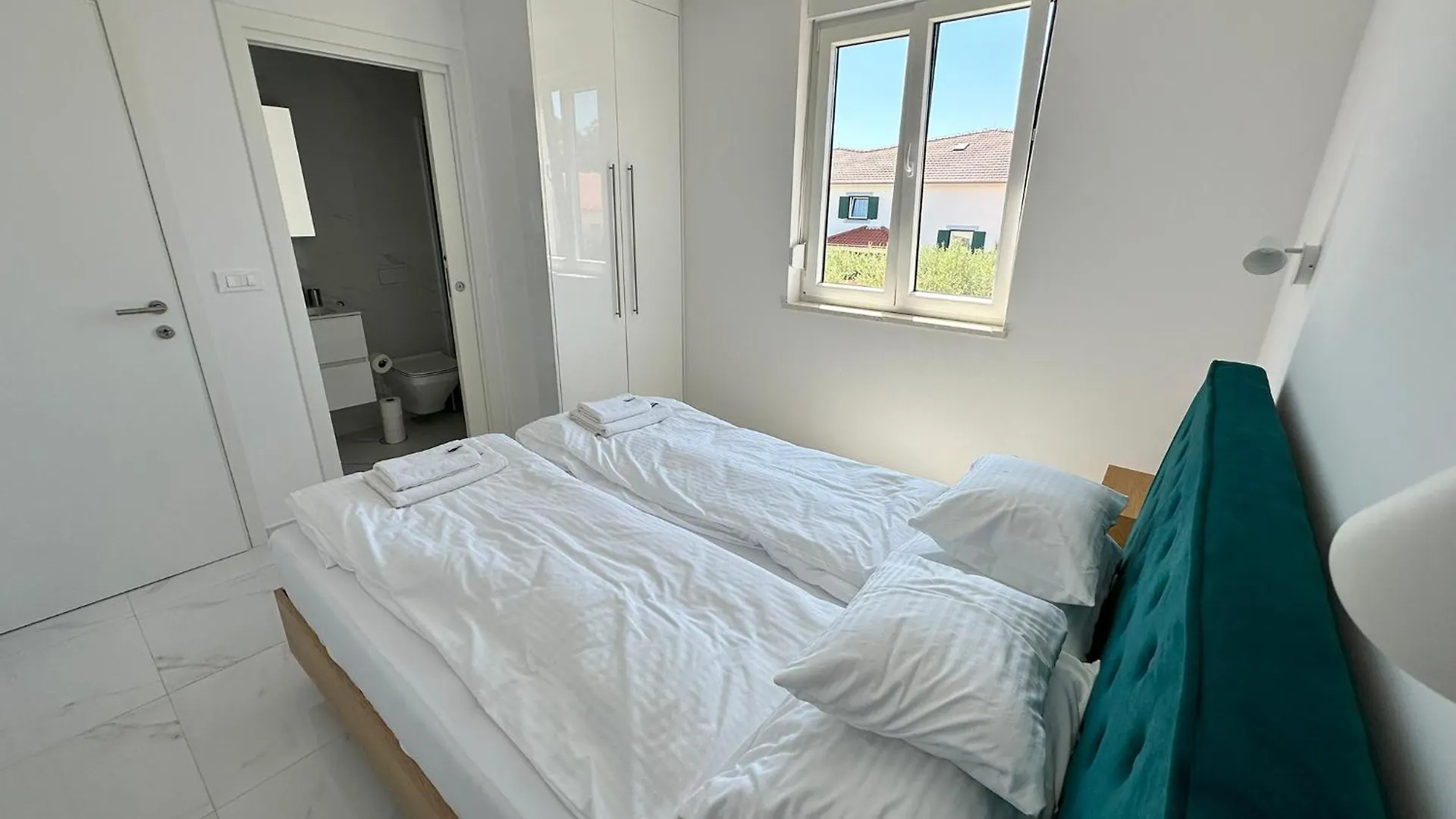 Beautiful New Palmtree Apartments Vir