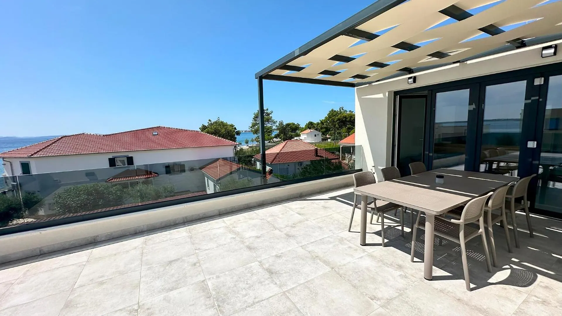 Beautiful New Palmtree Apartments Vir