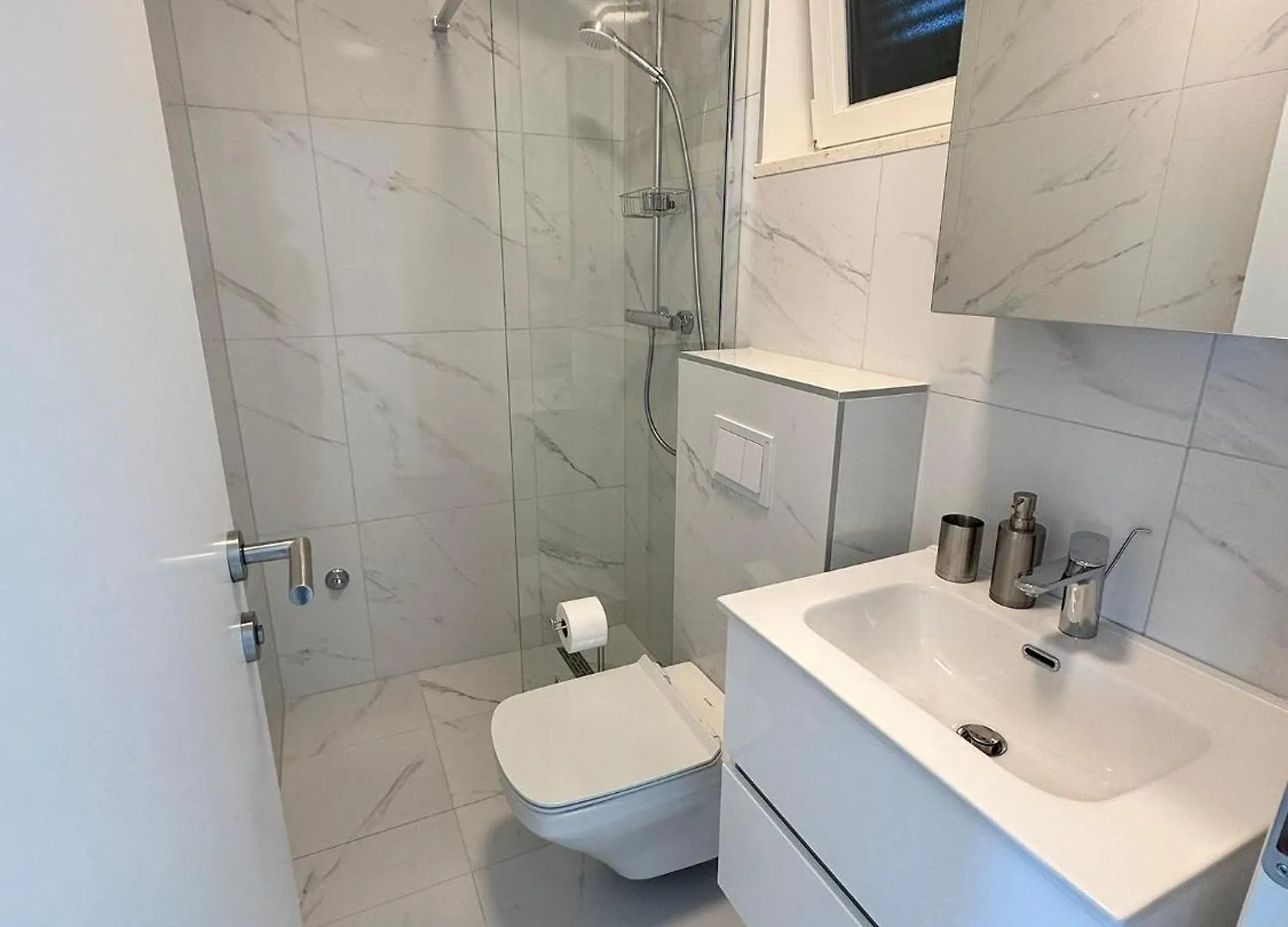 Beautiful New Palmtree Apartments Vir